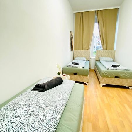 Bright 5Br Shared Apartment W Great Transport Link Виена Екстериор снимка