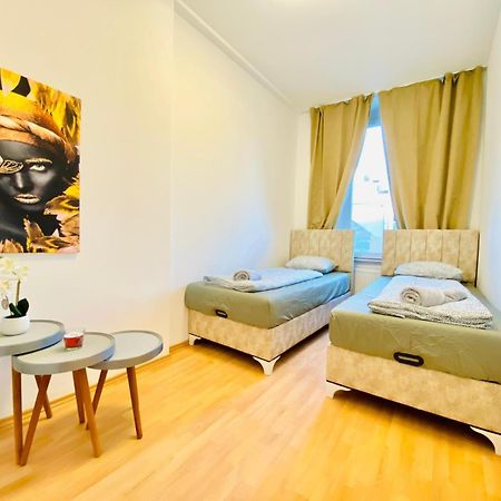 Bright 5Br Shared Apartment W Great Transport Link Виена Екстериор снимка
