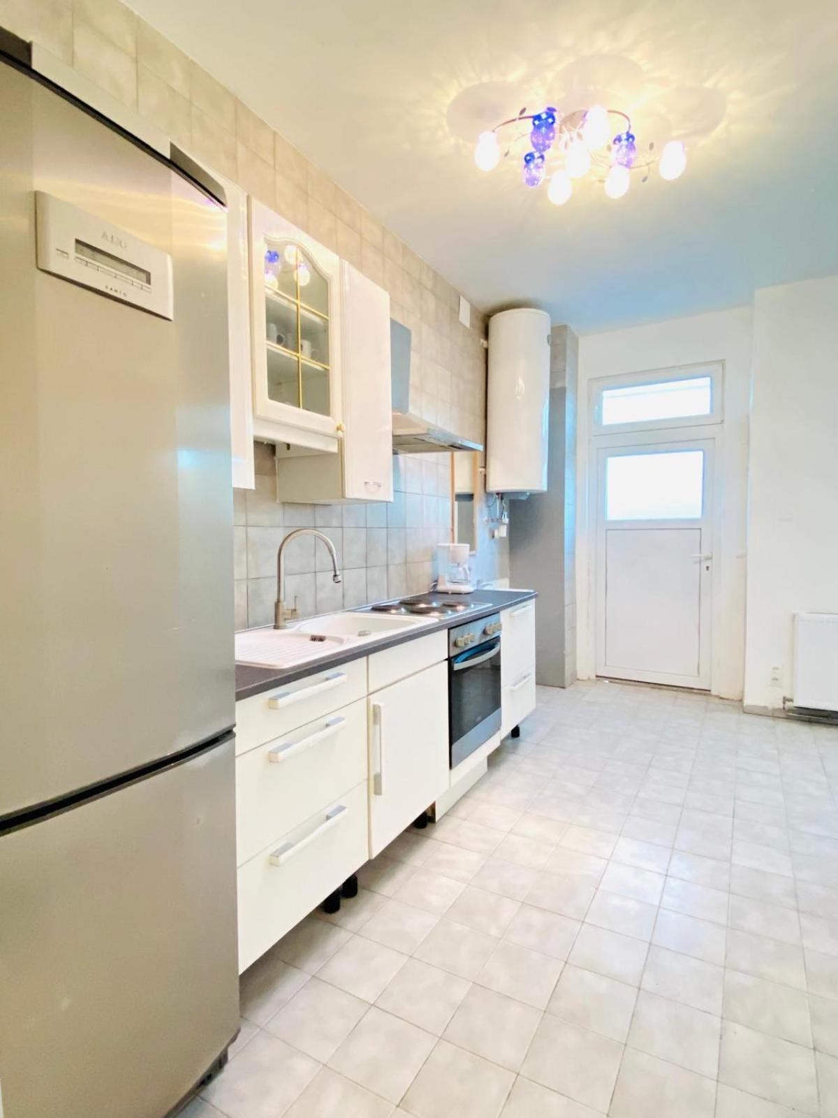 Bright 5Br Shared Apartment W Great Transport Link Виена Екстериор снимка