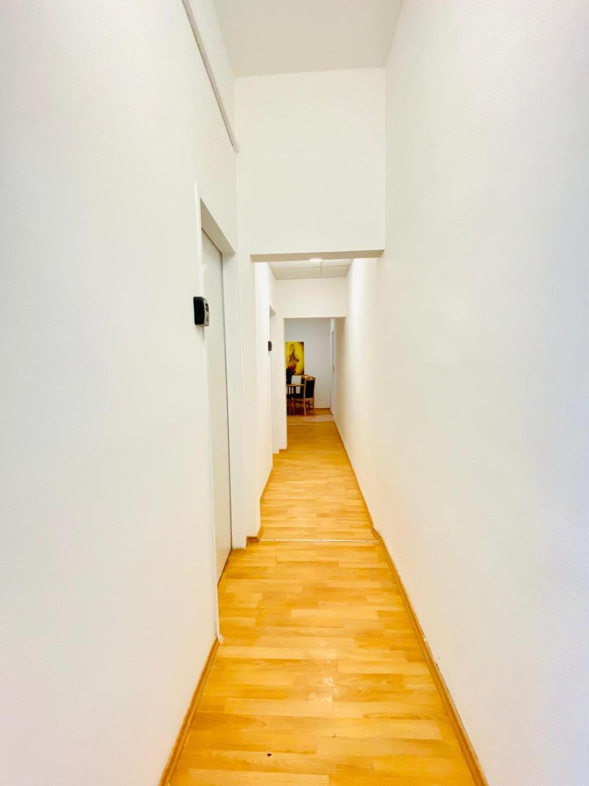 Bright 5Br Shared Apartment W Great Transport Link Виена Екстериор снимка