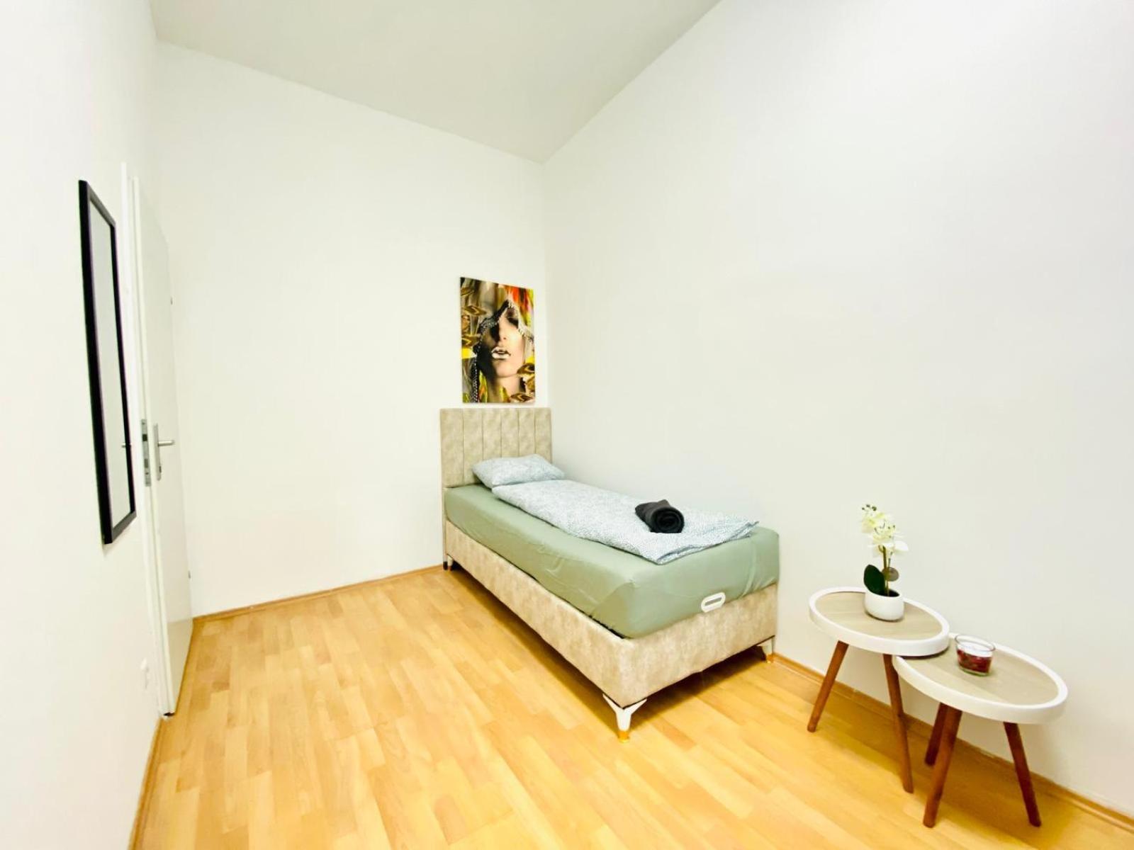 Bright 5Br Shared Apartment W Great Transport Link Виена Екстериор снимка