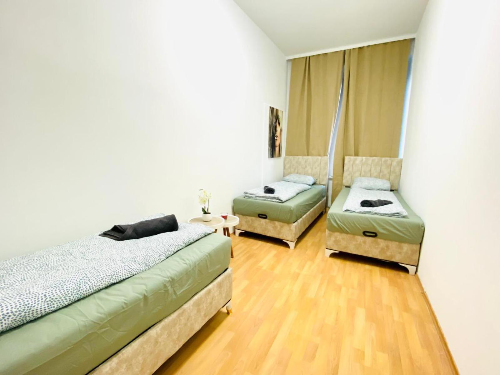Bright 5Br Shared Apartment W Great Transport Link Виена Екстериор снимка