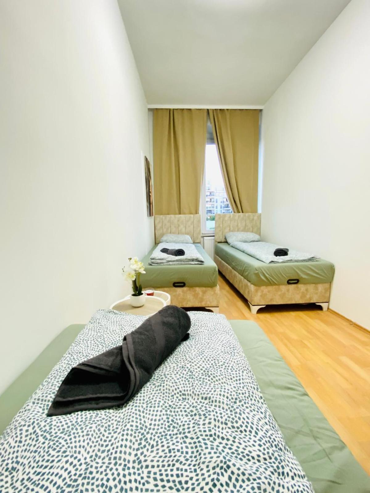 Bright 5Br Shared Apartment W Great Transport Link Виена Екстериор снимка