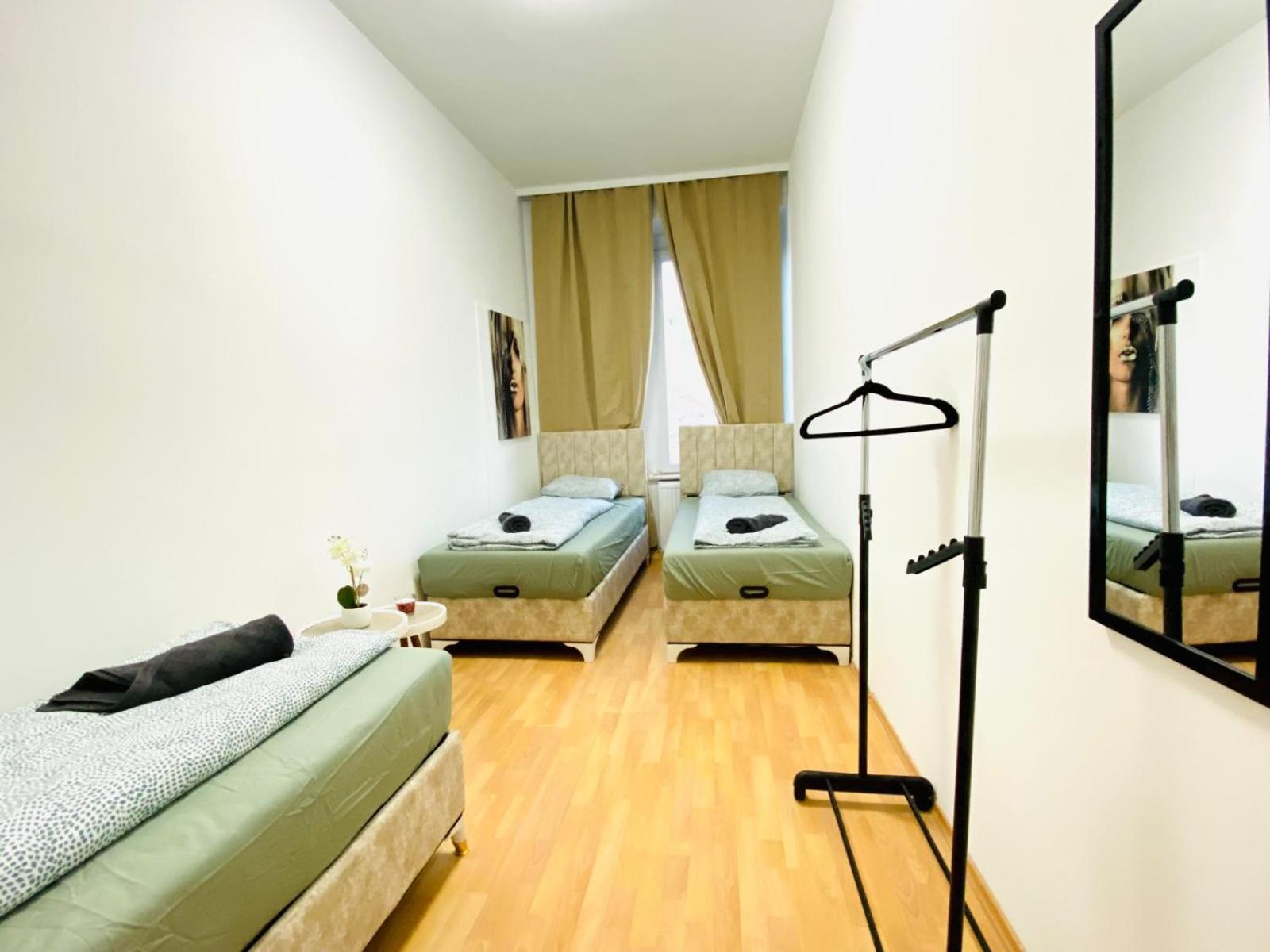 Bright 5Br Shared Apartment W Great Transport Link Виена Екстериор снимка