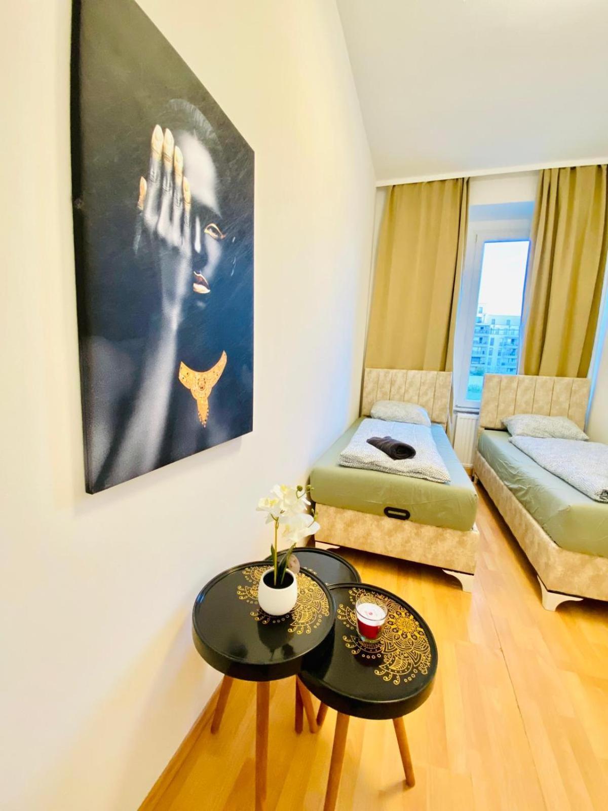 Bright 5Br Shared Apartment W Great Transport Link Виена Екстериор снимка