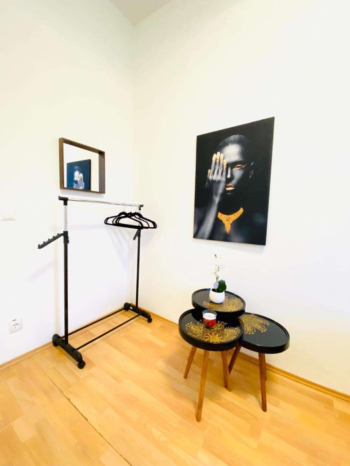 Bright 5Br Shared Apartment W Great Transport Link Виена Екстериор снимка
