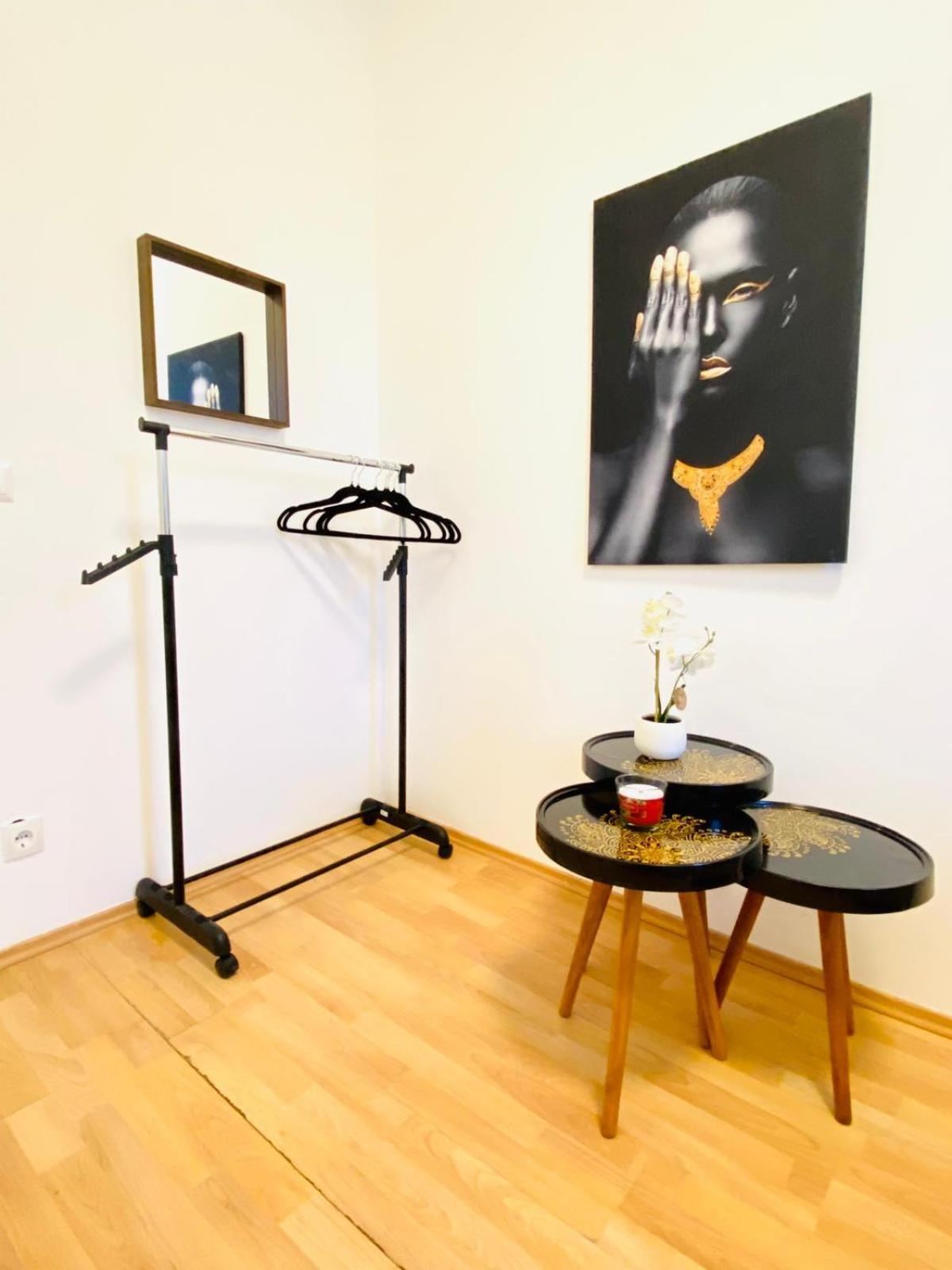 Bright 5Br Shared Apartment W Great Transport Link Виена Екстериор снимка