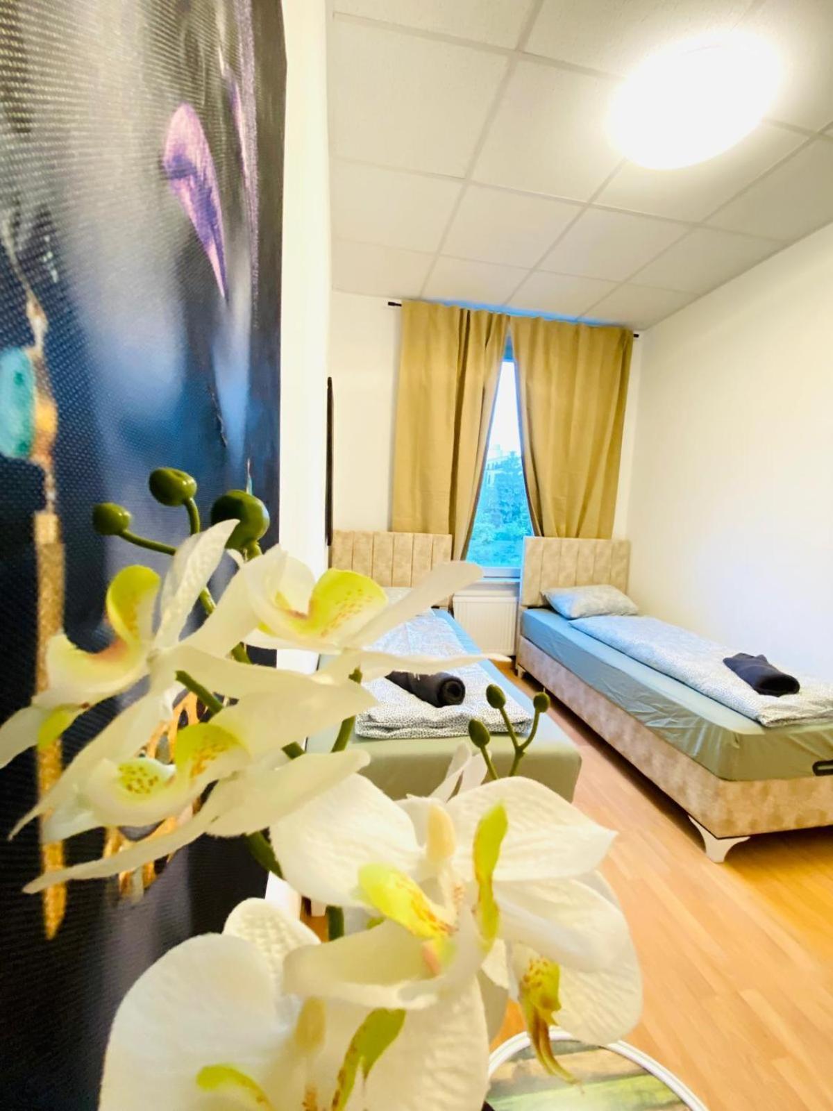 Bright 5Br Shared Apartment W Great Transport Link Виена Екстериор снимка