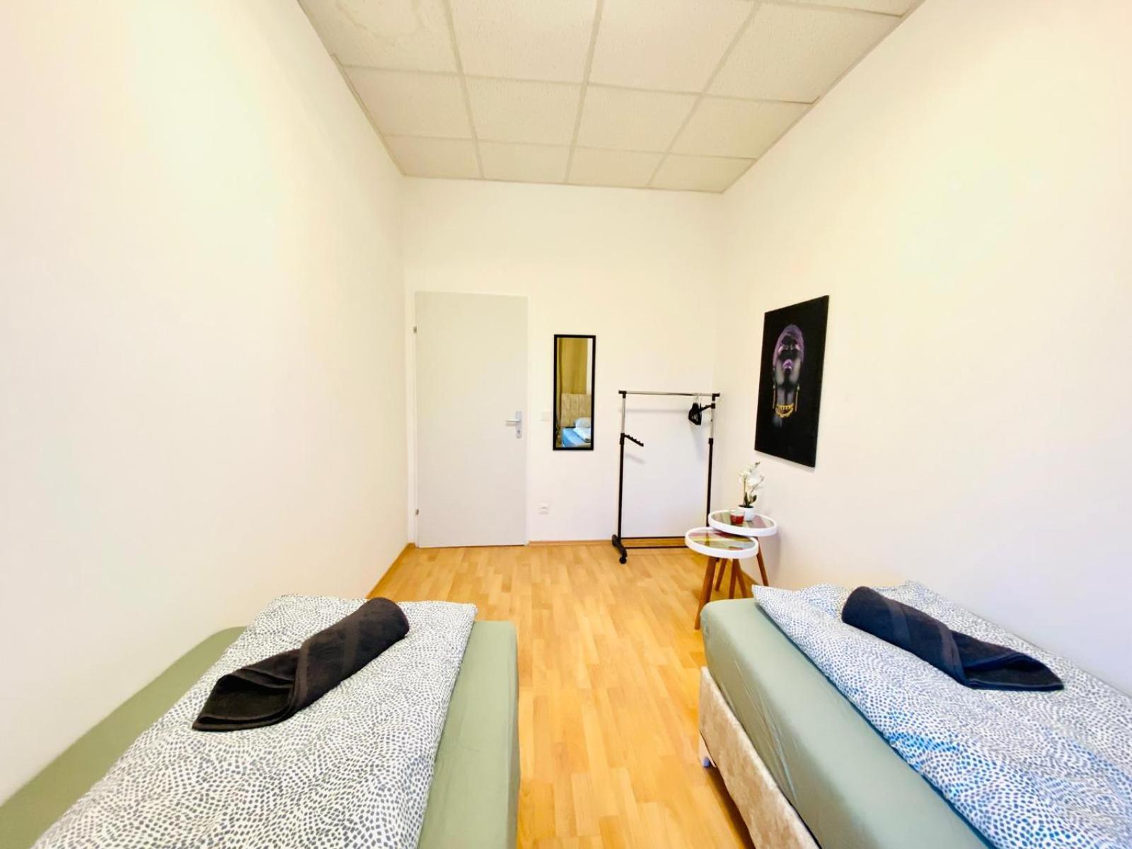 Bright 5Br Shared Apartment W Great Transport Link Виена Екстериор снимка