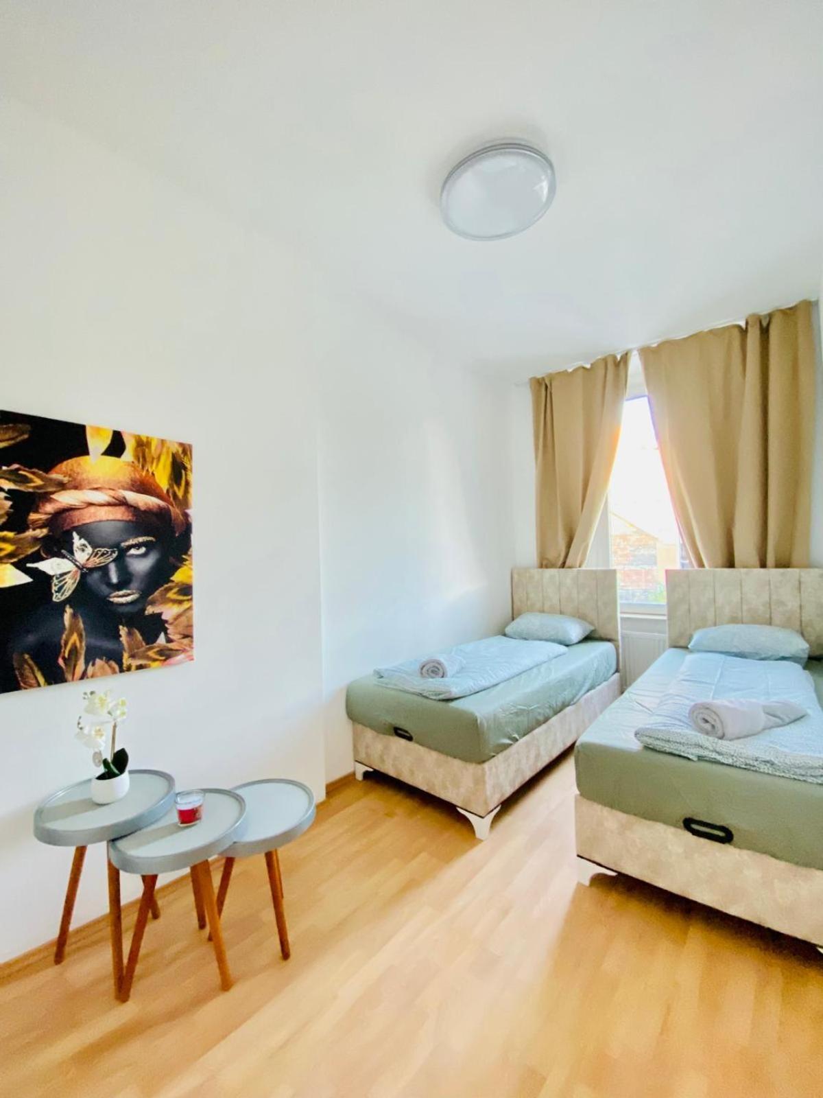 Bright 5Br Shared Apartment W Great Transport Link Виена Екстериор снимка