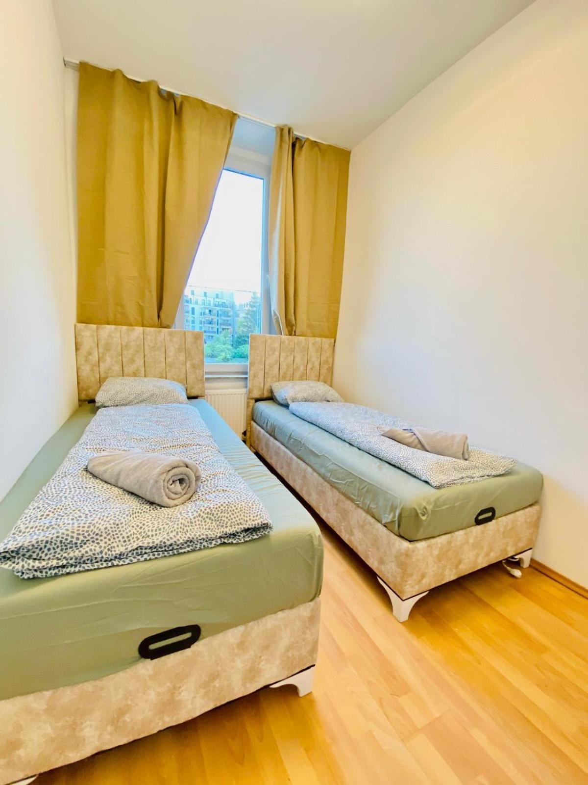 Bright 5Br Shared Apartment W Great Transport Link Виена Екстериор снимка