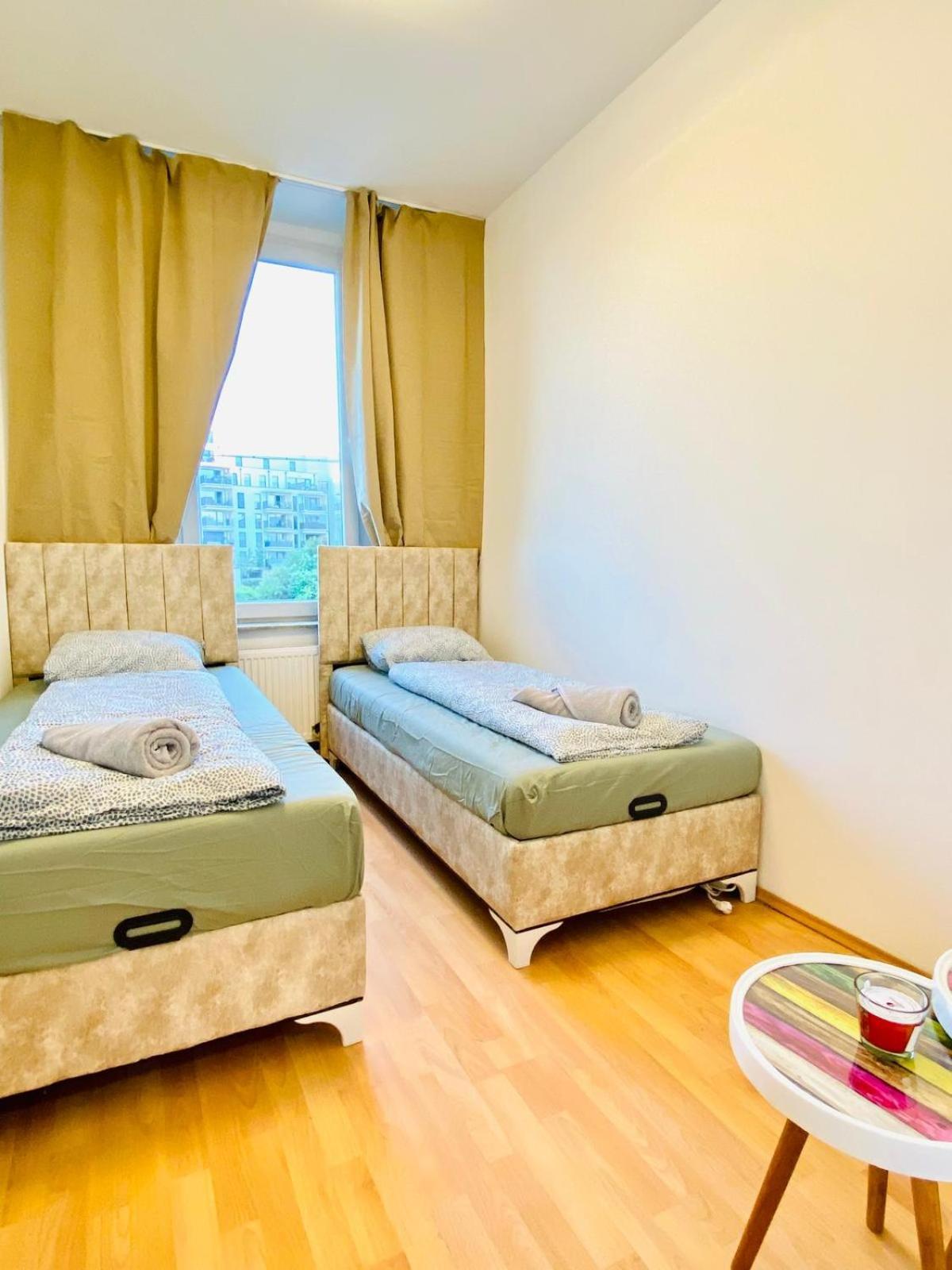 Bright 5Br Shared Apartment W Great Transport Link Виена Екстериор снимка