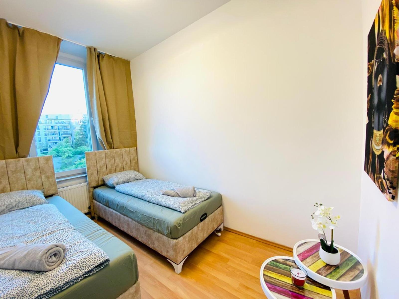 Bright 5Br Shared Apartment W Great Transport Link Виена Екстериор снимка