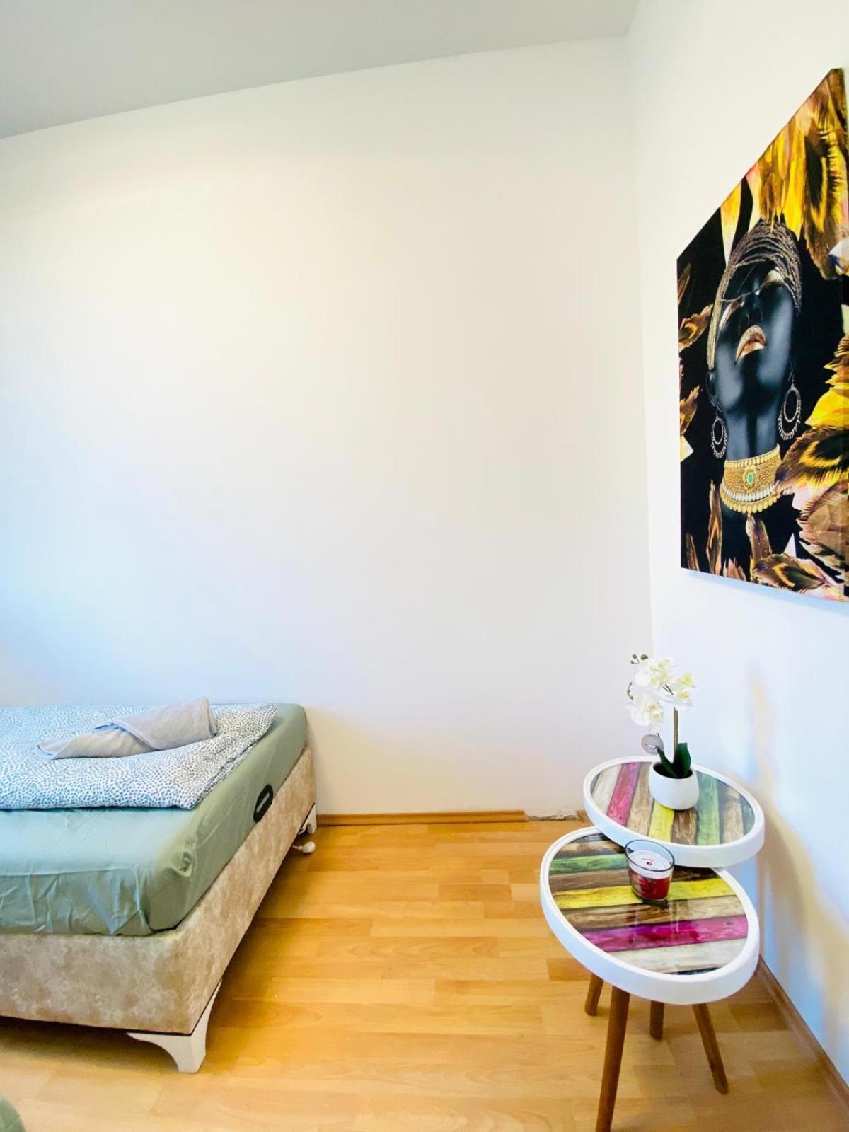 Bright 5Br Shared Apartment W Great Transport Link Виена Екстериор снимка
